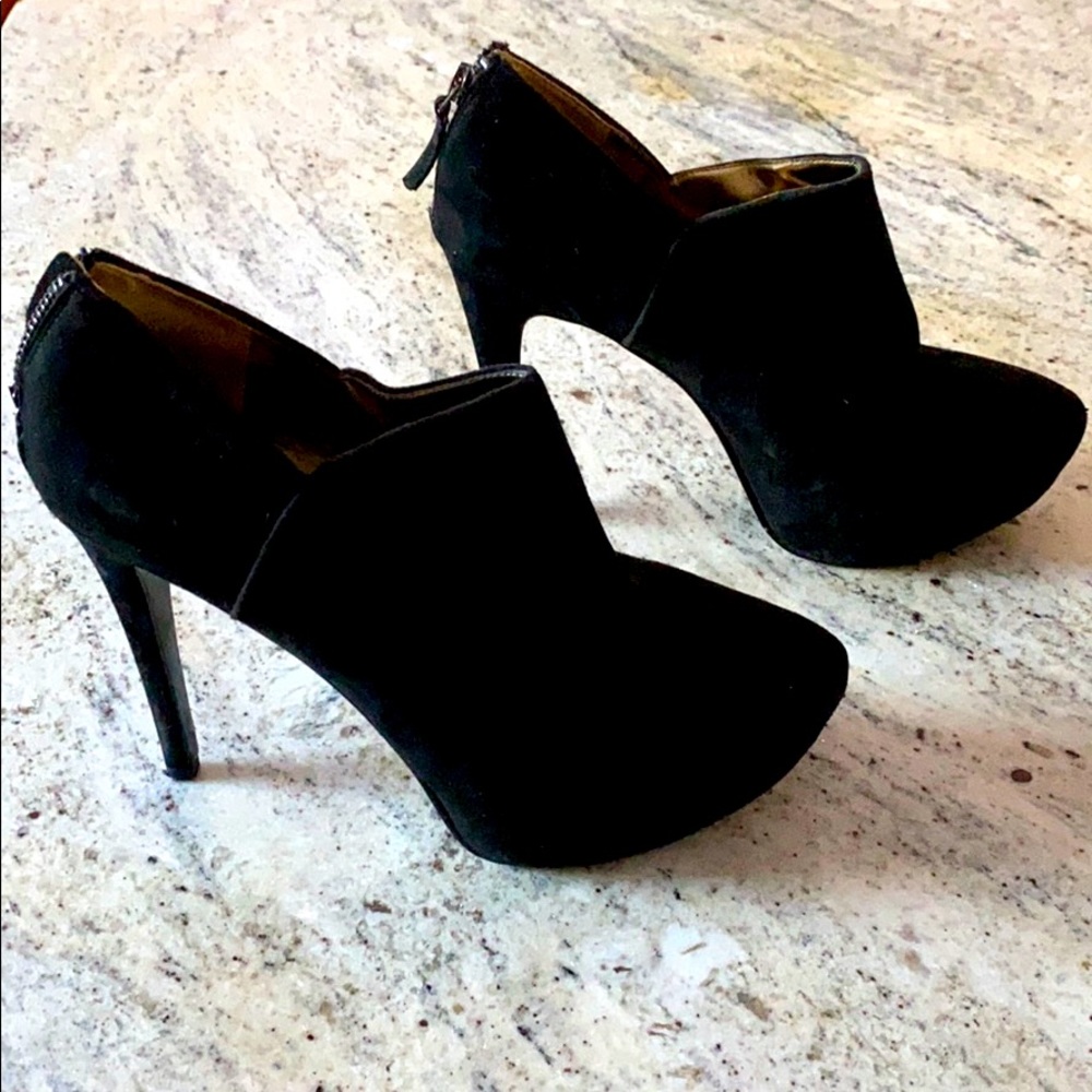 Nine West high heeled suede booties